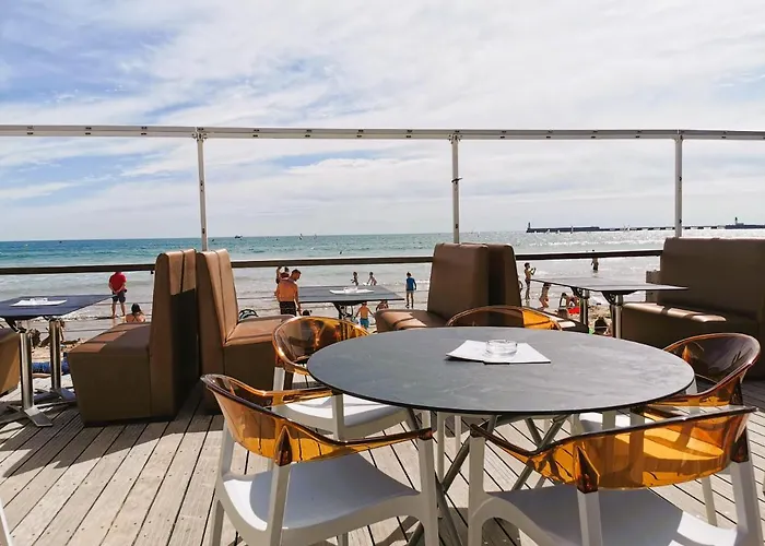 Desiree Arago 400m De La アパート *