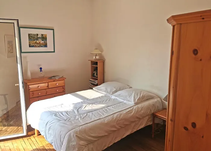 アパート Desiree Arago 400m De La