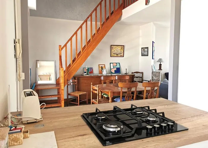 Desiree Arago 400m De La Apartamento